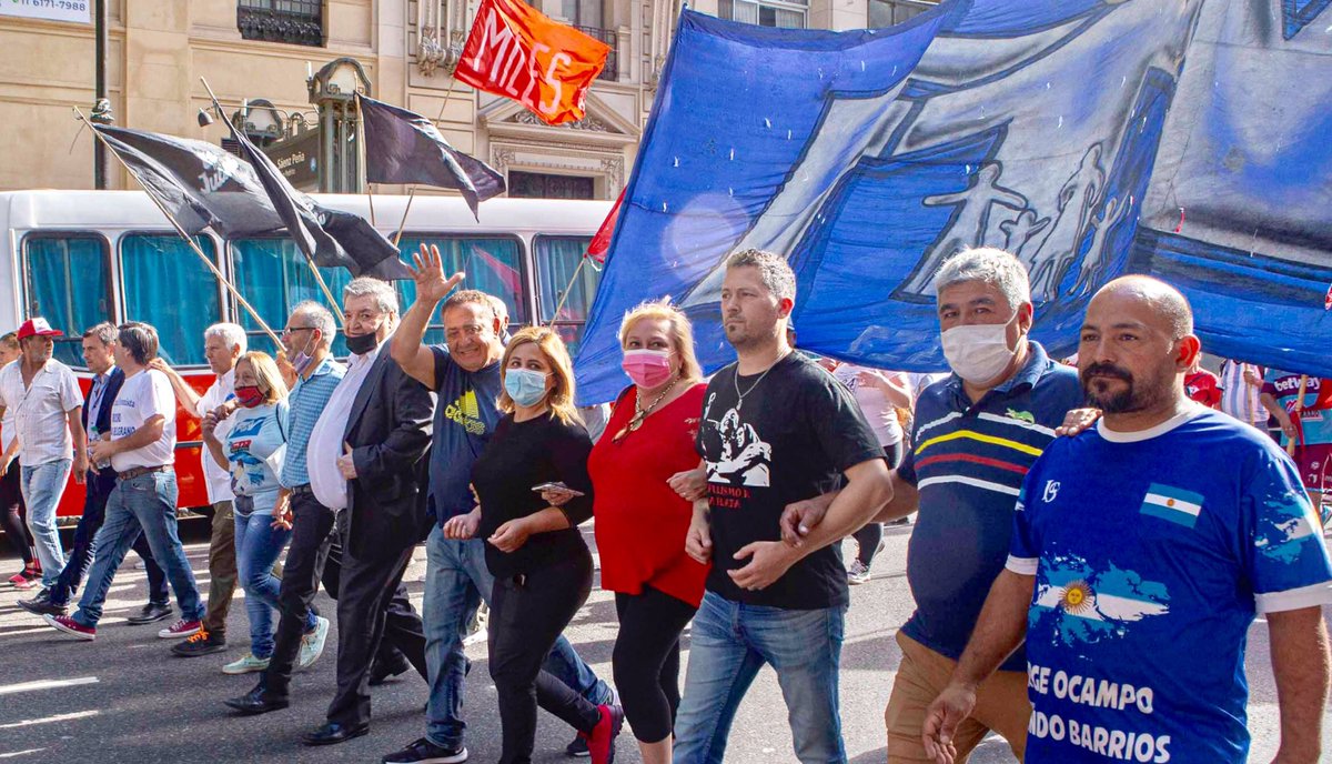 PartidoMilesTTT's tweet photo. MULTITUDINARIA presencia del @PartidoMilesTTT el pasado 10 de Diciembre!
@Luis_Delia marcha junto al Juez Juan Ramos Padilla, Rosana Mattarollo, Hipólito Irigoyen y Lorena Felices encabezando la columna de más de 300 metros de la gloriosa FTV (Federación Tierra y Vivienda) 🇳🇮. https://t.co/8KR95kCHGN