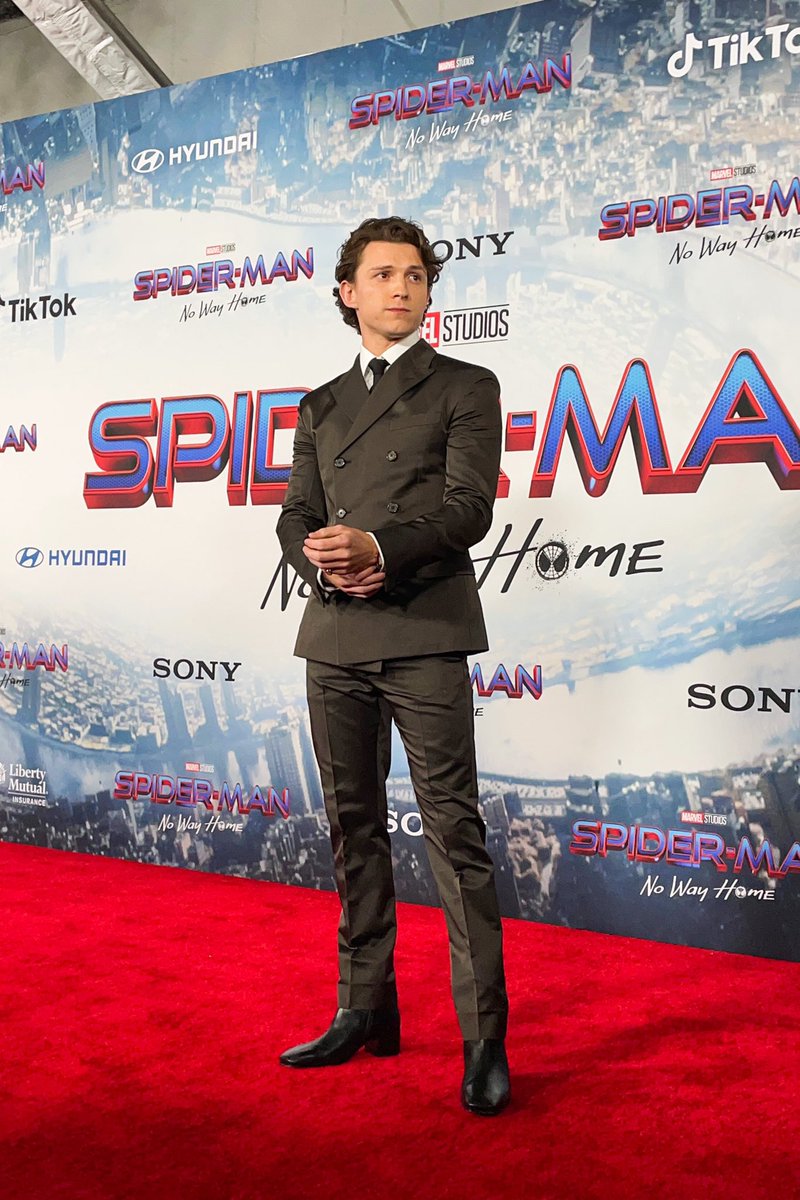 lamushudewattpd's tweet photo. go little rockstar 🤍

#SpiderManNoWayHome #TomHolland https://t.co/PAjCb8EnMf