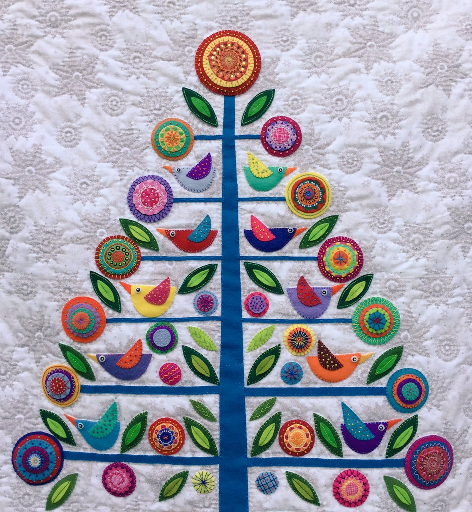 'Christmas tree' quilt design by Australian textile artist Wendy Williams, hand appliquéd, machine quilted #WomensArt