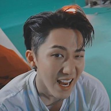 stayvividxz's tweet photo. SEO CHANGBIN  undercut hair  hot agenda _  a thread https://t.co/Ab9JFQKdqn