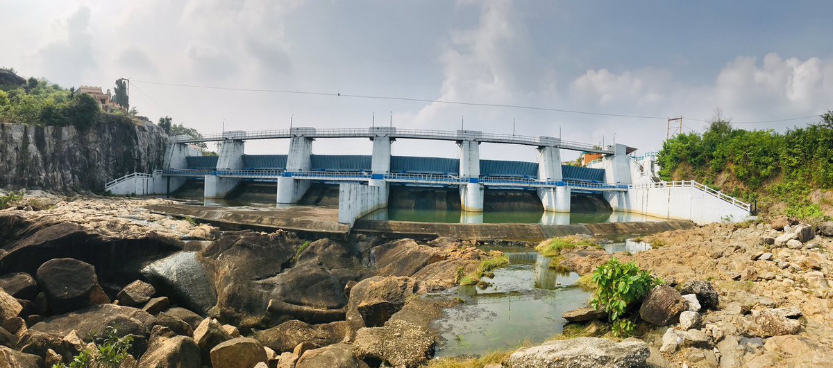 narayanatweets's tweet photo. ଗଞ୍ଜାମ ଜିଲ୍ଲl ଦିଗପହଣ୍ଡି ଠାରୁ ପ୍ରାୟ 20 କିମି ଦୂର ସୁନ୍ଦର ପ୍ରାକୃତିକ ପରିବେଷ୍ଟନୀରେ ଅବସ୍ଥିତ ଘୋଡ଼ାହାଡ଼ ଡ୍ୟାମ l ଜଳସେଚନ ଉଧ୍ୟେଶ୍ୟ��େ ନିର୍ମିତ ଏହି ଜଳଭଣ୍ଡାରରେ  ବୁଡି ରହିଛି ବିଜୟନଗର ଦୁର୍ଗର ପୁରାତନ ଜଗନ୍ନାଥ ମନ୍ଦିର ଯାହାକି ଜଳ ସ୍ତର କମିଲେ ଦେଖିବାକୁ ମିଳେ l https://t.co/zVsAQlWRaZ