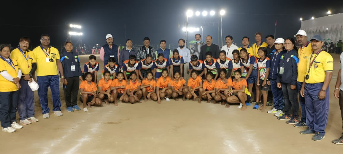 angul_dm's tweet photo. District level Govt officials encouraging the different teams in the ongoing 54th State Senior Kho Kho Championship 2021 at Angul Stadium https://t.co/weStzRc1LY