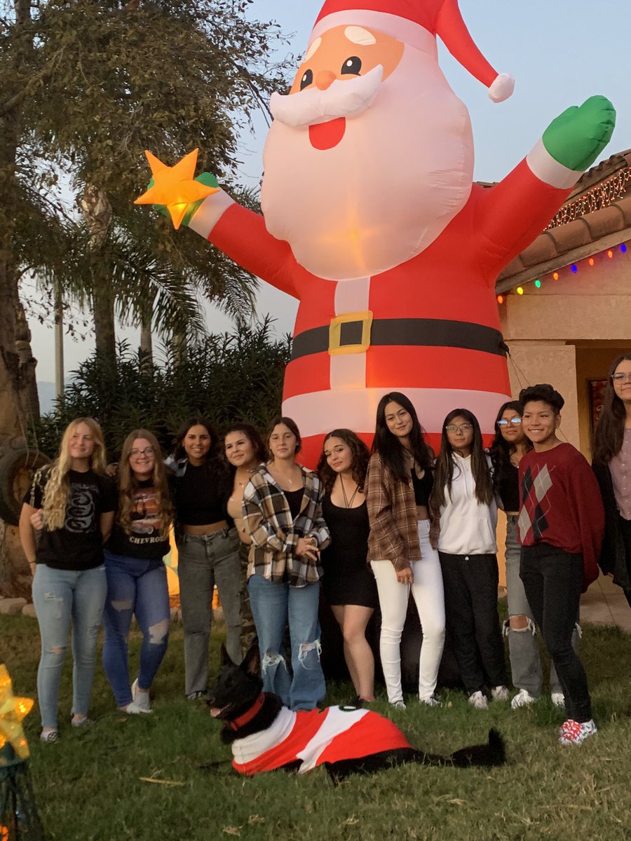 calthunder_06's tweet photo. Merry Christmas from Cal Thunder Levier/Gutierrez. https://t.co/WbCnN8eBde