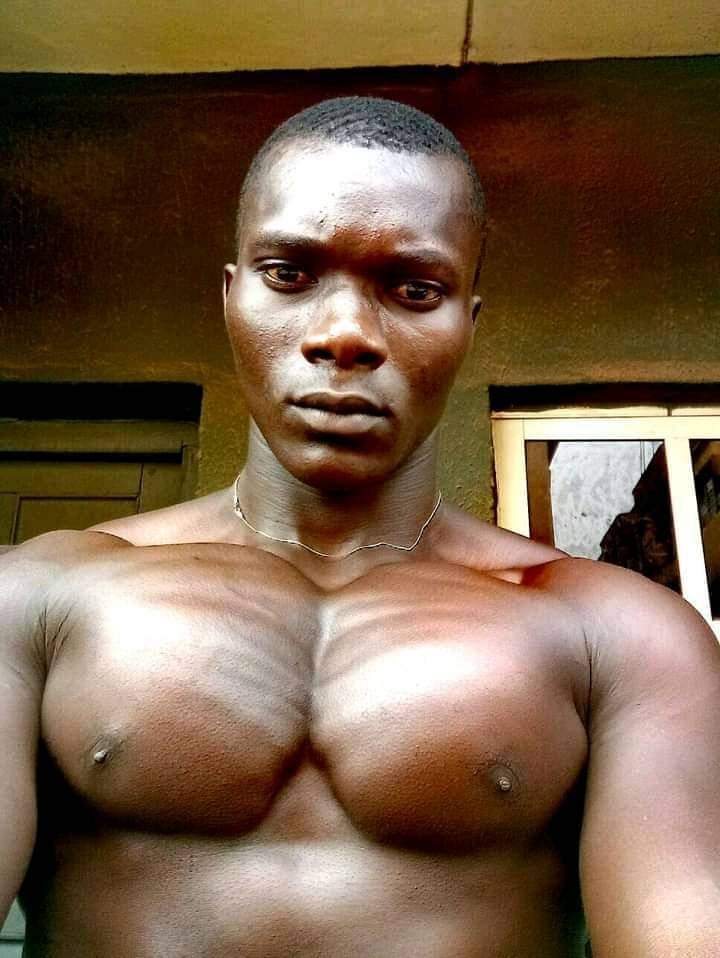 RPecworship's tweet photo. Hard and Sturdy
#Pecs
#Tetas
#chest
#Africanmuscle
#Bounce https://t.co/YQu6IXY0nk