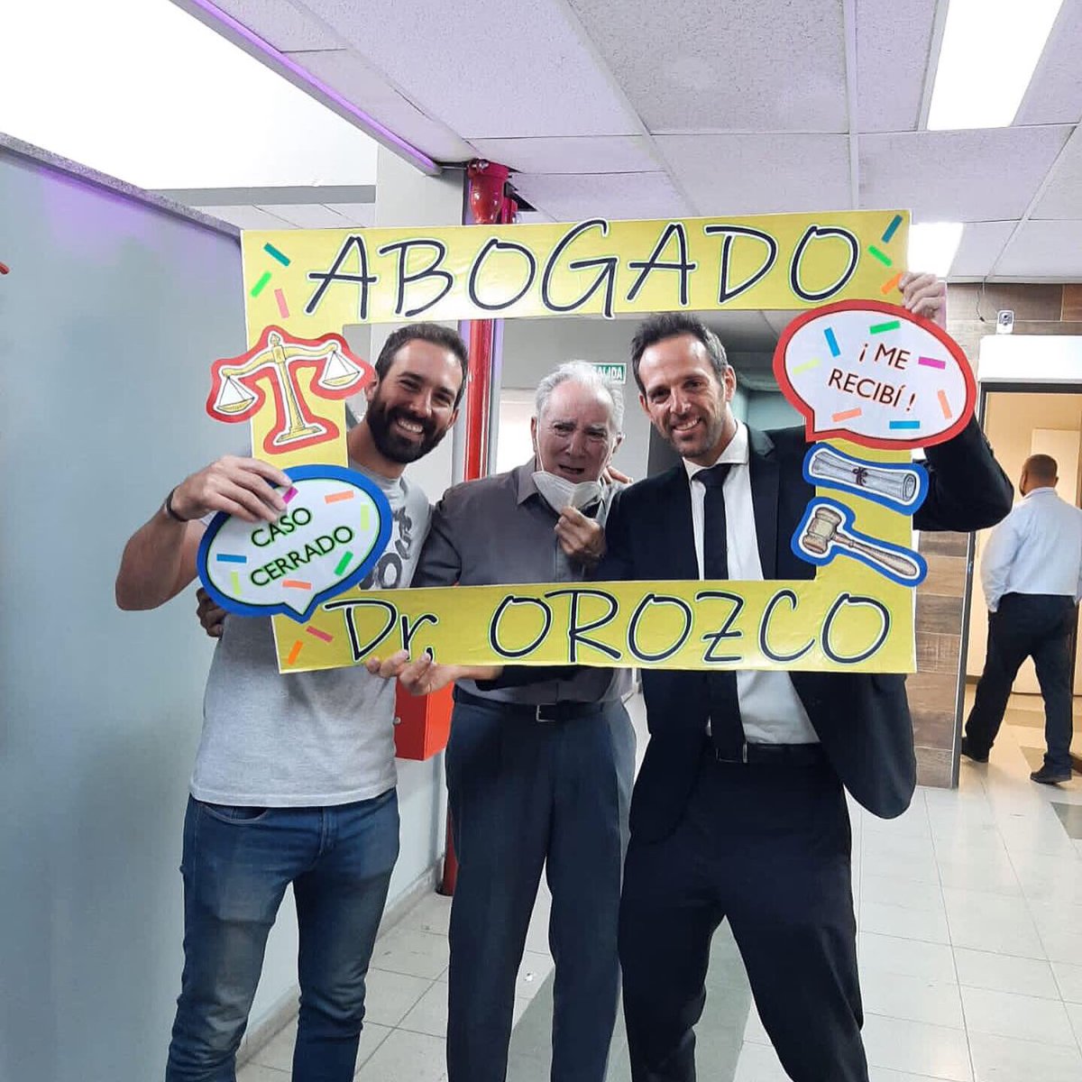 rodrioroz's tweet photo. Lo logré... Soy Abogado! 
⚖️🎓👏🏻👏🏻💪🏻💪🏻 https://t.co/n64NzgtABy
