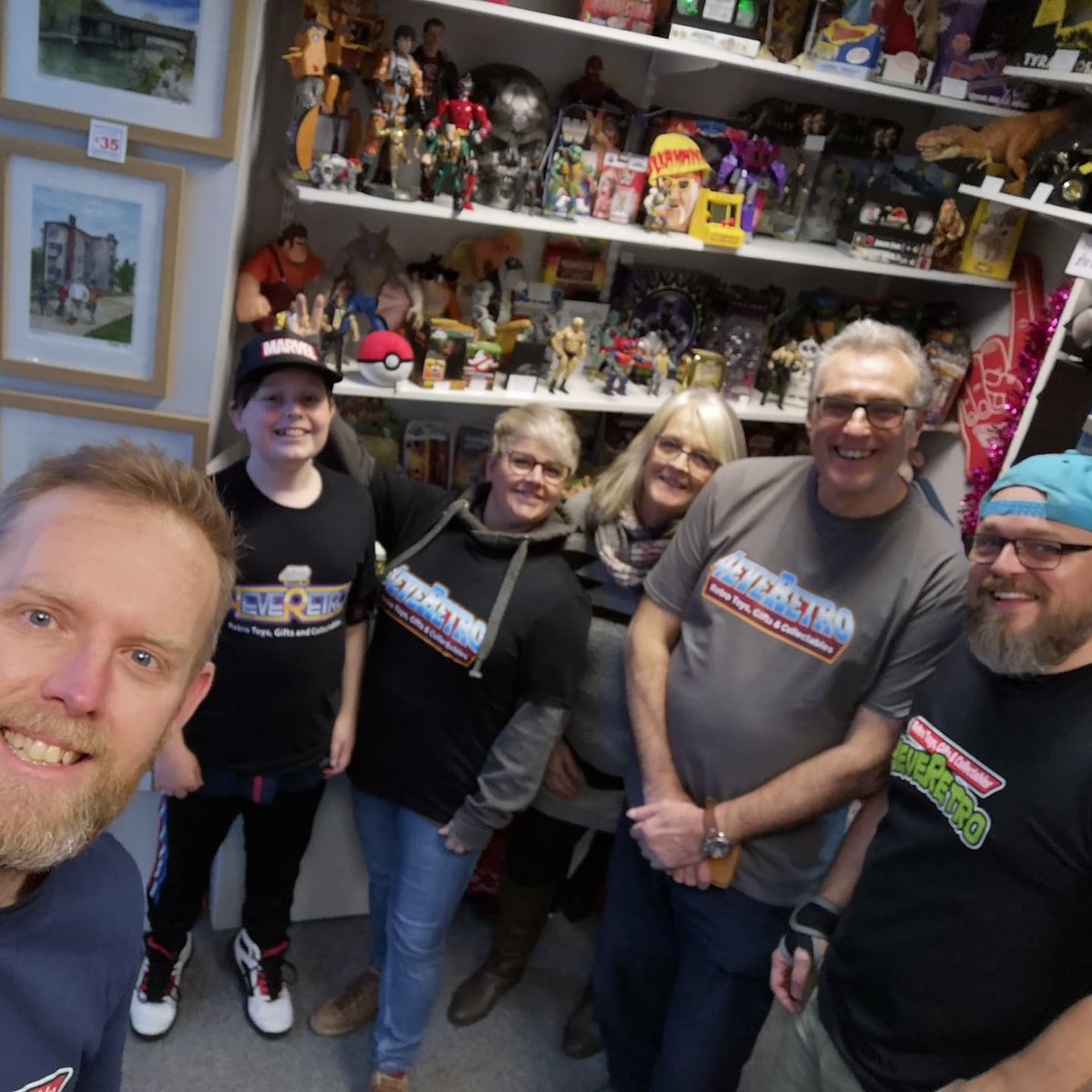 Cheesy Xmas Jumpers tweet media