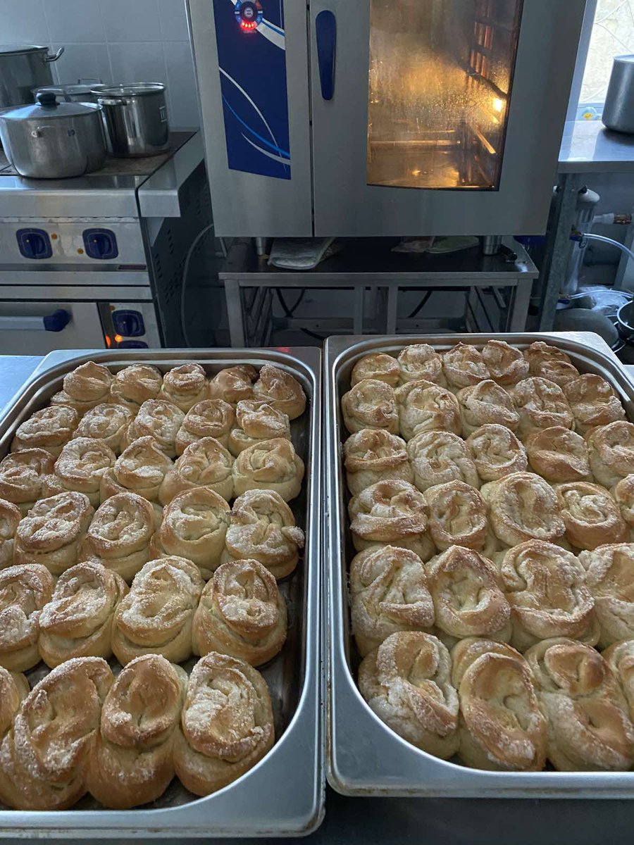 В рамках национального проекта "Образование" воспитанники  знакомятся с профессией повар. Результат- вкусные, сладкие плюшки.