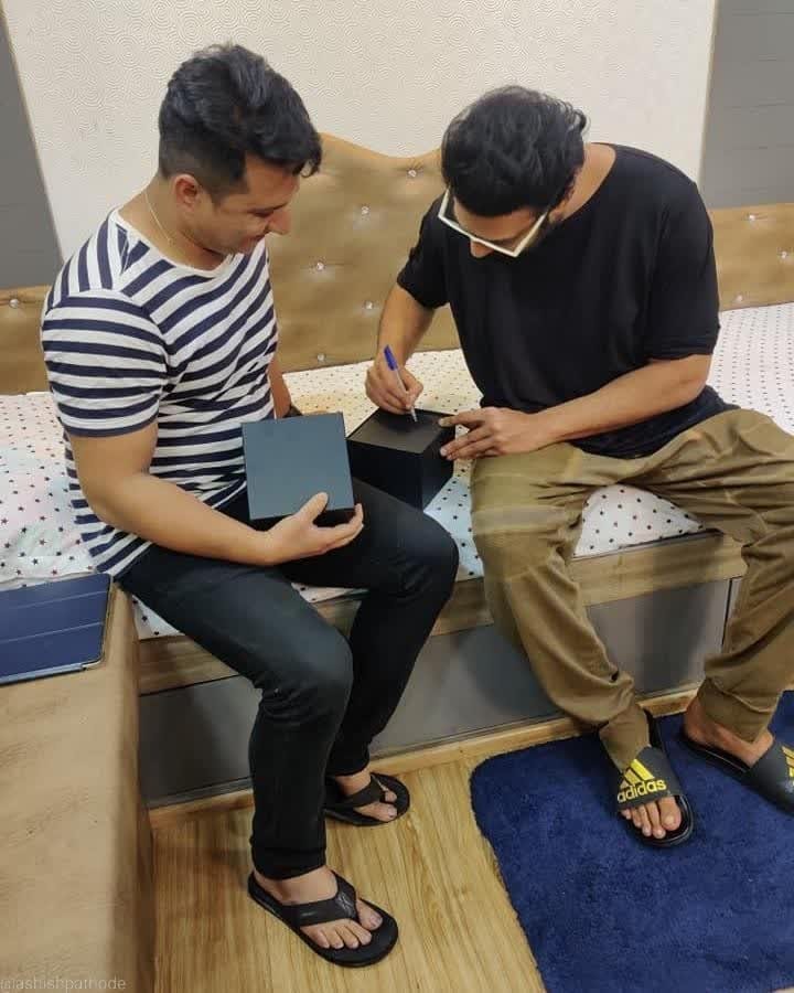 baharagsh's tweet photo. #Prabhas gifts Rado watches to the crew of #AdiPurush. https://t.co/Y6uZYngHez