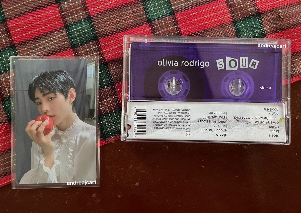 𓂋 Applehoon (Sunghoon Dusk)  &amp; Sour Cassette Tape Giveaway  ! 

— 2 winners !
— follow me, lf for bns friends na rin hihi (ifb bns accs)
— LIKE &amp; RT
— tag ur friends or just reply/comment anything so counted siya sa picker (1 reply only)
