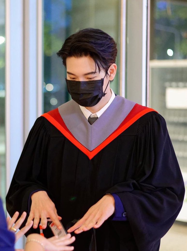 ยินดีกับพ่อบัณฑิตคนเก่งด้วยนะคั้บ♡🐻

#yinyin_anw ; <a href="/yinyin_anw/">Yinyin</a>
#YinYinGraduation