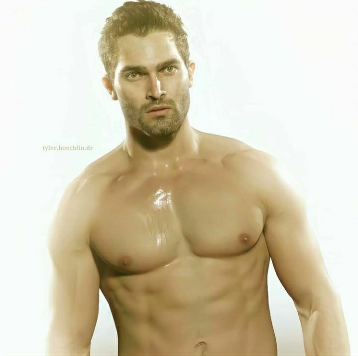 j_onnLee's tweet photo. Greek God ๐ฅฐ
#TylerHoechlin
#SuperHoechlin
#DerekHale
#TeenWolf https://t.co/up0P2dCWaz