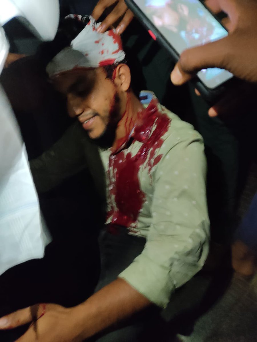 GmAshifpf's tweet photo. @DgpKarnataka should intervene in between the police brutal actions and take necessary actions for these type of monstrous acts!!

#MangalorePoliceBrutality https://t.co/A9VXLkfPnh