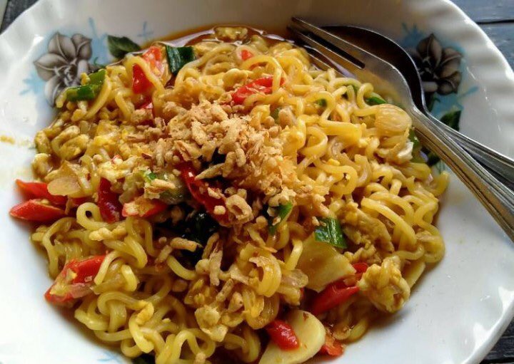 utututayang's tweet photo. Indomie goreng penolong diakhir bulan untuk anak kos 🤣, walaupun udah coba mie instan yang lain, ya tetap lebih suka indomie goreng rasanya juara #timindomie https://t.co/FBHfSUzGP4