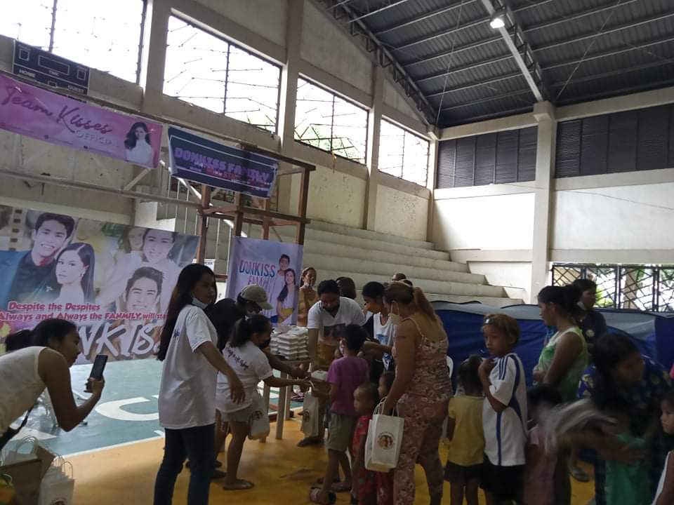 hernandez_jousa's tweet photo. GLORY IS ALL YOURS LORD🙏Thank you for using DonKiss as your instrument for us to share LOVE and KINDNESS💖💖💖
#TEAMPANATAG ALWAYS IN ALL WAYS
#Donkiss l #DonKissFam #DonKissforLife 🖤💛 https://t.co/RCKkf0XAmj