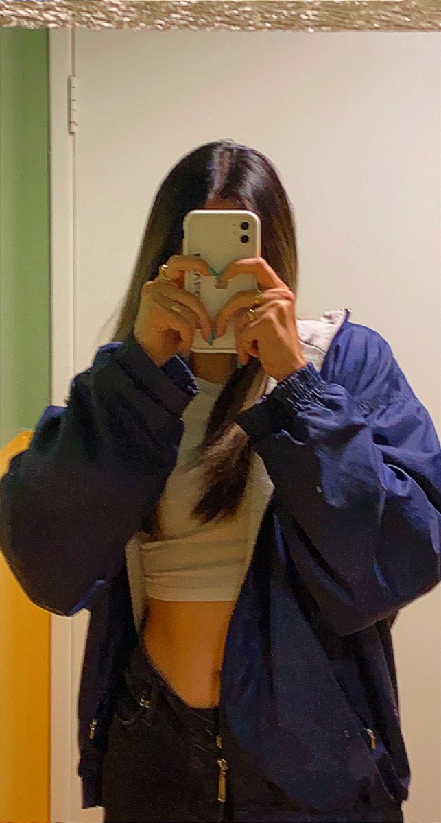 queennienguyen_'s tweet photo. y’all r living in MY world fr https://t.co/zMdkVp2ynI