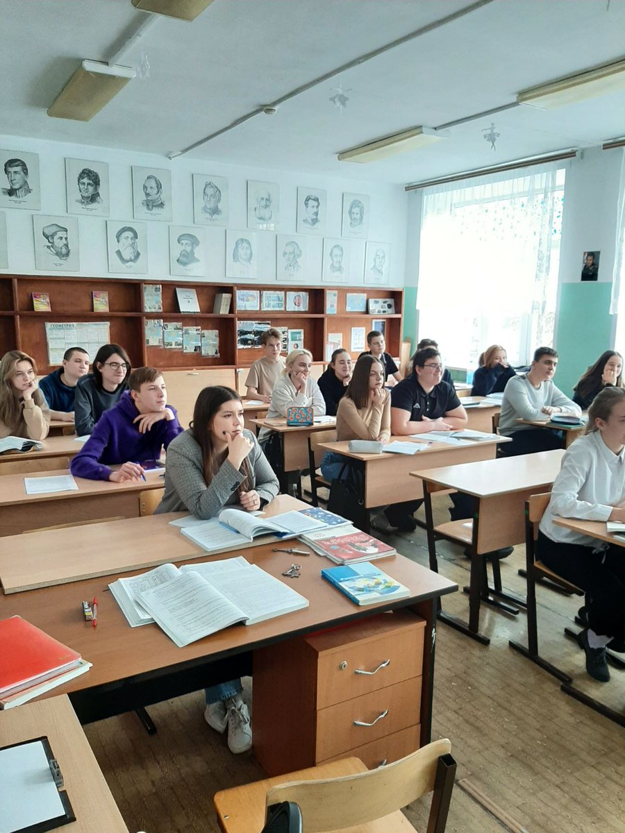 Старшеклассники принимают участие в онлайн семинарах на информационно-консультативной платформе "Абитуриент-2022". Встречу провел Международный институт рынка. <a href="/samminobr/">МинОбрНауки СО</a>, 
<a href="/pu_monso/">Поволжское управление МОиН СО</a>