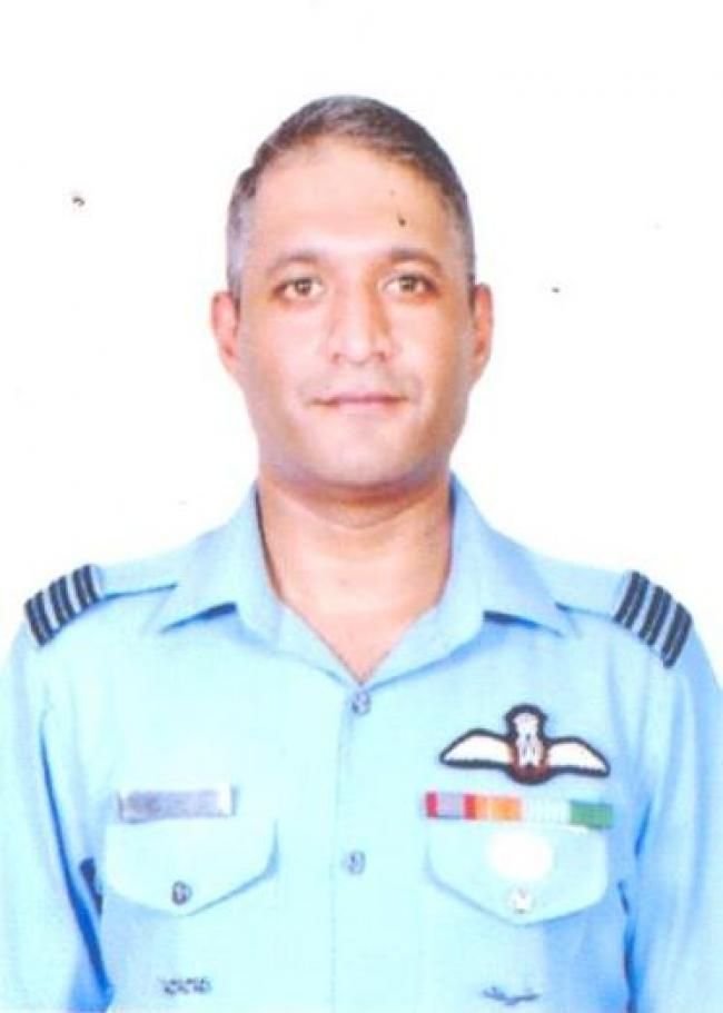 Group Captain Varun Singh, the lone survivor of #TamilNaduChopperCrash - who was under treatment at Command Hospital in Bengaluru - passes away at the hospital.