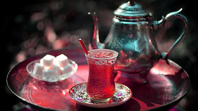 CultureAz_'s tweet photo. The social beliefs and customs of #Azerbaijan are heavily influenced by a strong commitment to hospitable behaviors.Being friendly and welcoming to guests is one of the pillars of the culture here and as hosts⤵️ https://t.co/KGDCYj4wh1