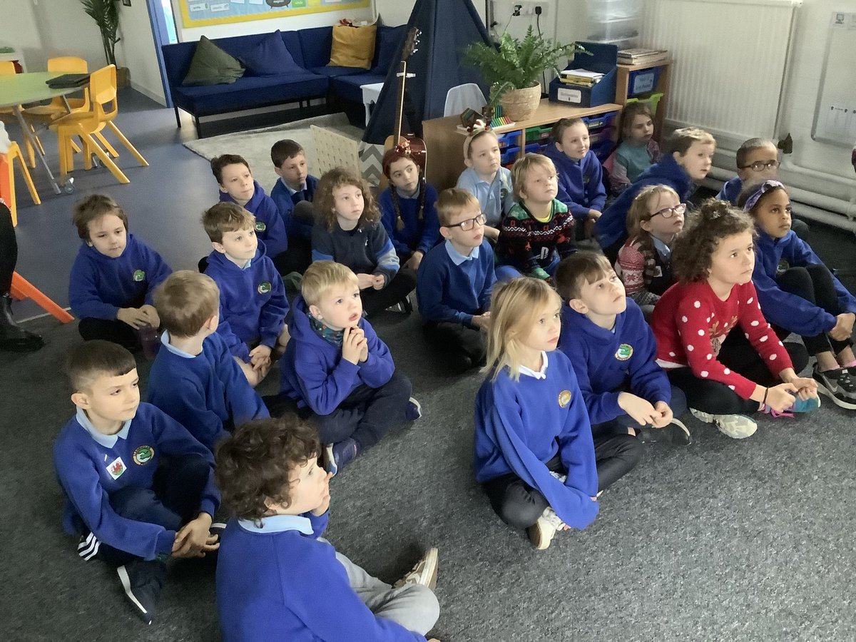 llanrhidianp's tweet photo. While Pod Pysgodyn were watching Mrs.Joseph’s assembly, they had a special visitor! Thank you for a lovely assembly. We promise to keep trying.#LlanRE #LlanCynethin #LlanHealth #LlanPysgodyn https://t.co/qOOlFejWlG