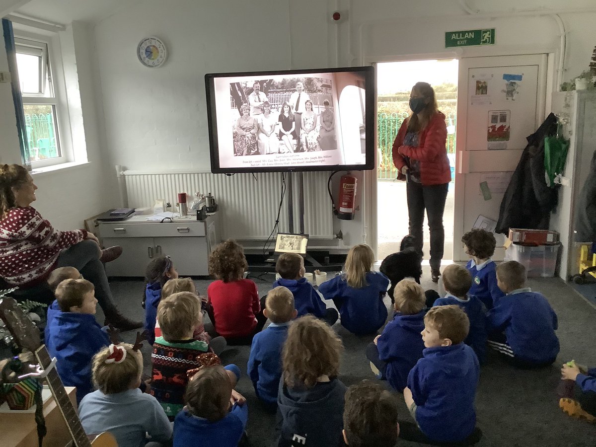 llanrhidianp's tweet photo. While Pod Pysgodyn were watching Mrs.Joseph’s assembly, they had a special visitor! Thank you for a lovely assembly. We promise to keep trying.#LlanRE #LlanCynethin #LlanHealth #LlanPysgodyn https://t.co/qOOlFejWlG