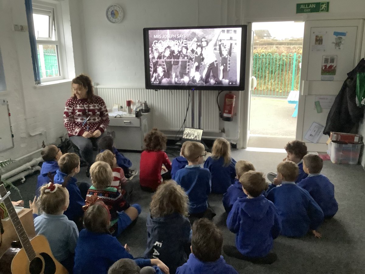 llanrhidianp's tweet photo. While Pod Pysgodyn were watching Mrs.Joseph’s assembly, they had a special visitor! Thank you for a lovely assembly. We promise to keep trying.#LlanRE #LlanCynethin #LlanHealth #LlanPysgodyn https://t.co/qOOlFejWlG