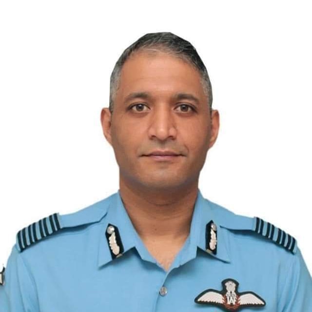 Group Captain Varun Singh, who was undergoing treatment after the Coonoor helicopter crash, also left..
Ohm shanthi...!
#CoonoorHelicopterAccident #IAFChopperCrash #TamilNaduChopperCrash @IAF_MCC