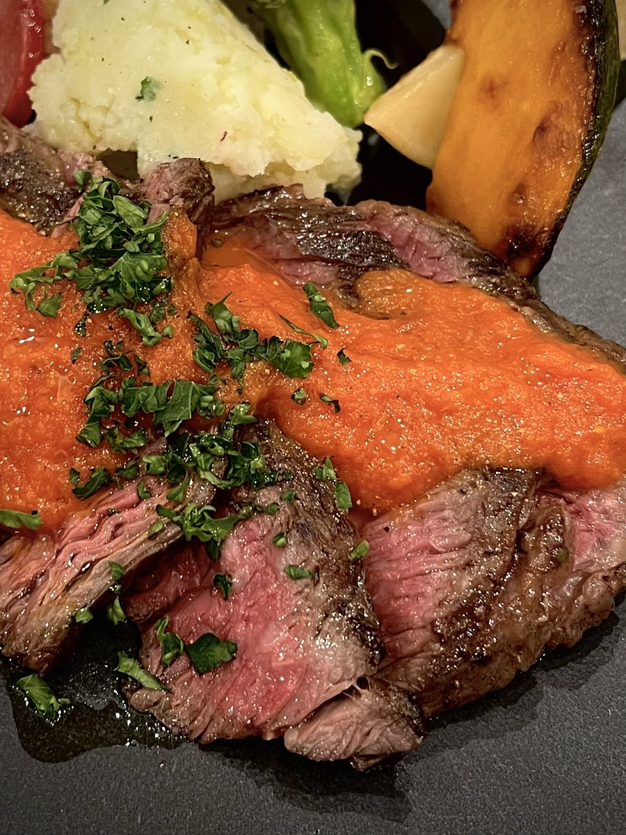 YosukeIrifune's tweet photo. 初日に食べたハラミを今夜はまた違うソースでいただきました😋
シ・ア・ワ・セ🥰
#白馬
#ENTOEN https://t.co/8LS31khi3o