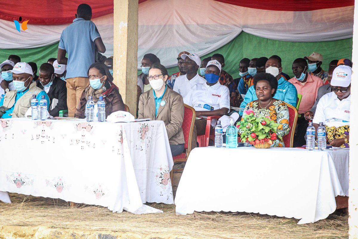 MagazineJimbere's tweet photo. 🔵 Clôture officielle ce 14/12/2021 à #Butaganzwa (@RuyigiProvince), des activités complémentaires du Projet d’appui aux filets sociaux #Merankabandi antenne #Ruyigi, mis en œuvre par @AABurundi, en partenariat avec le @BurundiGov via l’Unité d’Appui au Projet, et @UNICEF_Burundi https://t.co/DlCpDcsRPu