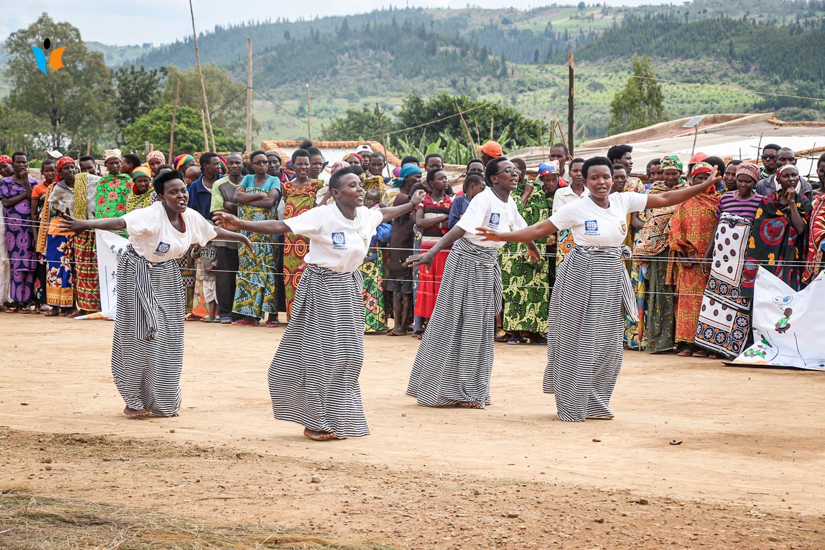 MagazineJimbere's tweet photo. 🔵 Clôture officielle ce 14/12/2021 à #Butaganzwa (@RuyigiProvince), des activités complémentaires du Projet d’appui aux filets sociaux #Merankabandi antenne #Ruyigi, mis en œuvre par @AABurundi, en partenariat avec le @BurundiGov via l’Unité d’Appui au Projet, et @UNICEF_Burundi https://t.co/DlCpDcsRPu