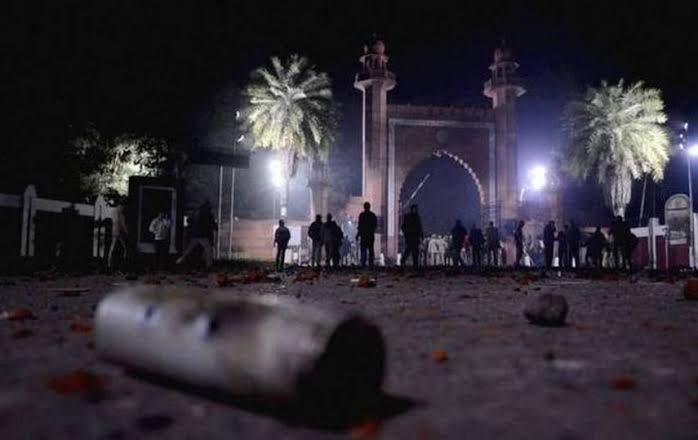 Eagle_Return's tweet photo. I came from lnd!a where PoI!ce attacks on innocent students and school organisations instead of
sav!ng Iives
"Rakshak hi Bhakshak ban gye hai "
#LongLiveAmu #2YearsofAMUattack
#RejectCAA_NRC_NPR https://t.co/PSYn9AiOzQ