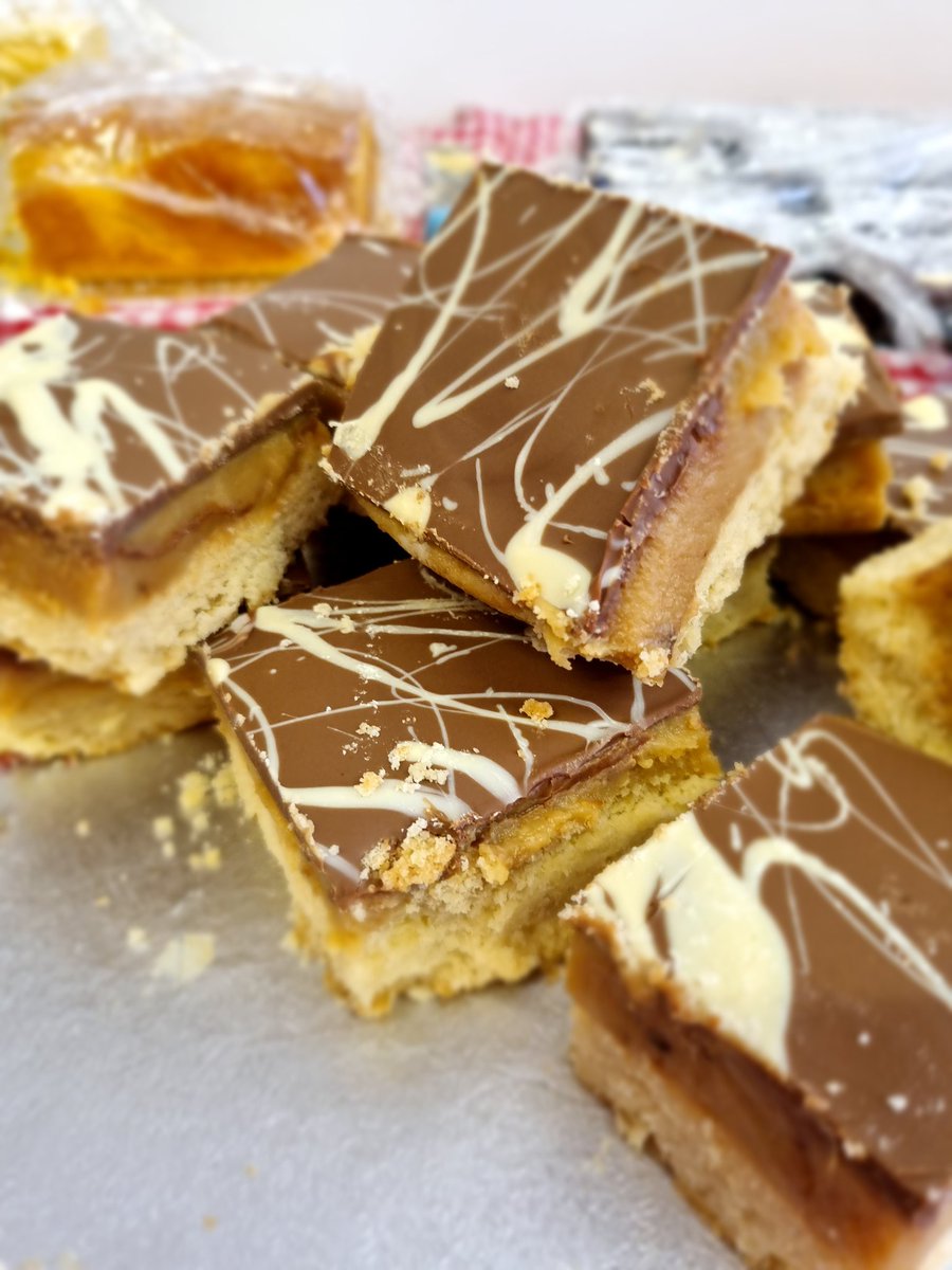 HenleysCake's tweet photo. @Pinterest @TomDaley1994 Hi.. our stress relief is to bake.. and here's one I made earlier.  My good old apron has seen better days ! Lol. https://t.co/LtnxJBEaVu