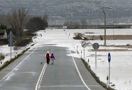 fenadismer's tweet photo. AVISO‼️ Cortada por inundaciones la⛔️#A10 en ambos sentidos en la localidad de #Arrazu - #Navarra. Se mantiene la situación de peligro por desbordamiento de ríos en diversos tramos de la red #viaria.
Consulta tu itinerario 👉@InformacionDGT @trafikoaEJGV https://t.co/Te6liJDBeS