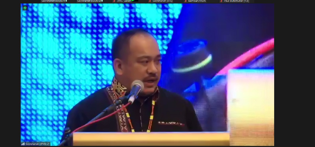 lasimbang's tweet photo. Presenting a paper on impact of Community based Renewable Energy systems in Low carbon society during the Sabah Calimate Change International Conference (SCCIC).
#SCCIC #ClimateAction https://t.co/qldB6Ycj72