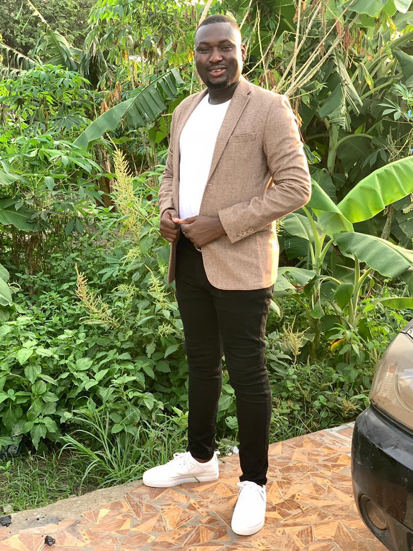Husseincloset's tweet photo. Today we would like to wish a special happy birthday to someone who’s very special to this brand.  

He chose H-Closet to change his entire wardrobe for 2021. We would do it over again for you, you’ve supported this brand since we started. 

Happy birthday @Omar_malleh https://t.co/Urrh8R86F0