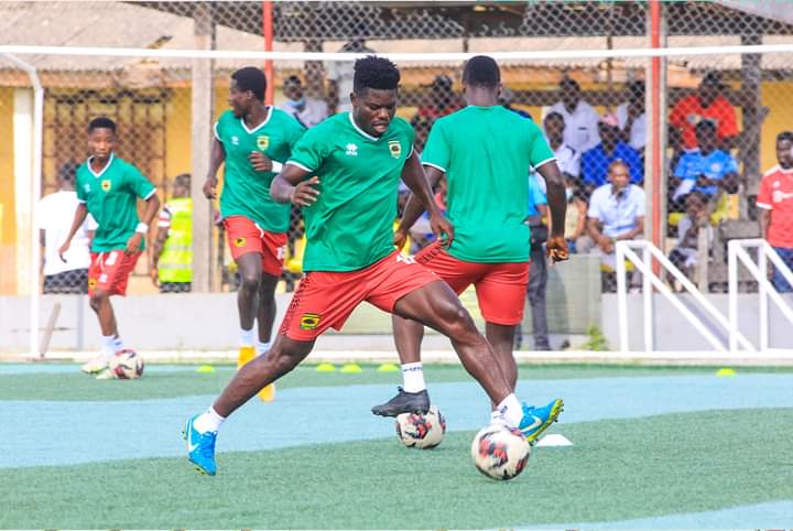 AKBN1935's tweet photo. ๐ Some news from the treatment room ahead of this evening's clash against RTU ๐
https://t.co/KECXzdqnmr
#AKSC #KotokoRTU #GPLmd8 https://t.co/cZLoobWZJJ