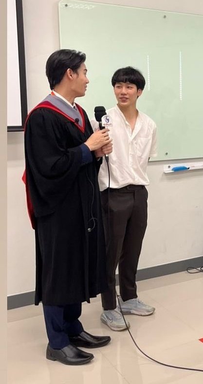 yinwarfamilysup's tweet photo. กันและกัน 🥰

#YinYinGraduation
#หยิ่นวอร์ https://t.co/7BqfZQI7Cs
