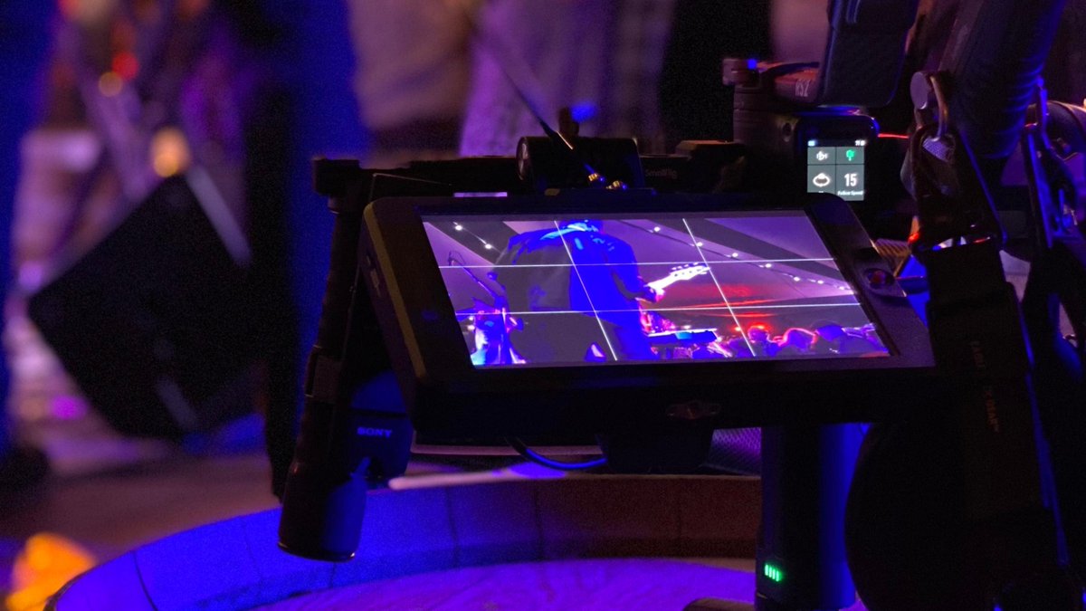 osee_tech's tweet photo. 👍Perfect for any lighting condition!
🎥#OseeT7 runs well with #SonyFX3
📸by @calilookbook
.
.
#oseemonitor #oseetech #oseet #highbrightness
#filmmaking #filmmaker #productionmonitor
#directormonitor #directorofphotography 
https://t.co/tFGFOCKnsR https://t.co/5WhxuBt6Ht