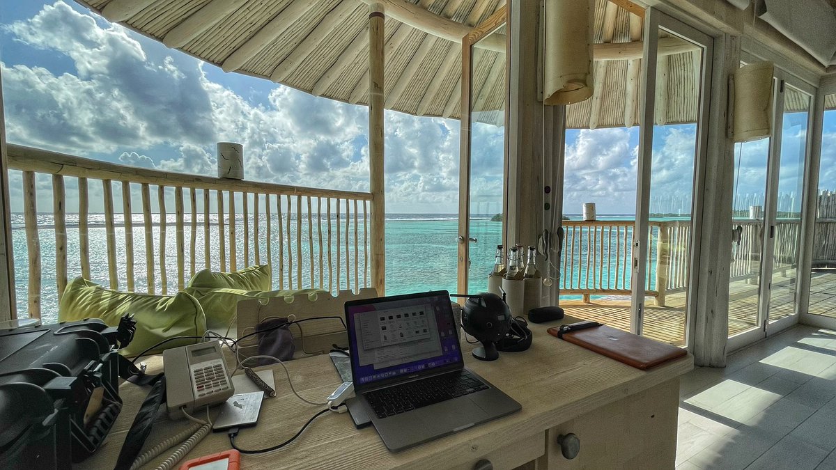 Factor_Fifty's tweet image. Haven’t worn shoes for two weeks and don’t ever want to again. Few days left of #360 #Filming in #sonevafushi and #sonevajani  #maldives #islandlife