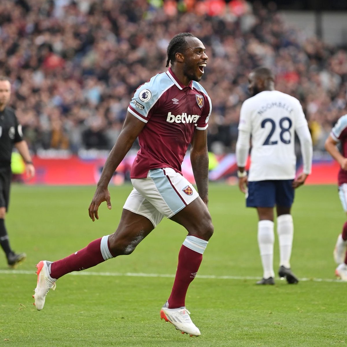 secretshirtco's tweet photo. If Alexandre Lacazette 🇫🇷 or Michail Antonio 🇯🇲 score ANYTIME tonight we’ll giveaway a https://t.co/0dDyzv85B2 box 📦

To enter 👇

🔄 Retweet this tweet
🤝 Follow us

Good luck! https://t.co/kMiURY5afX