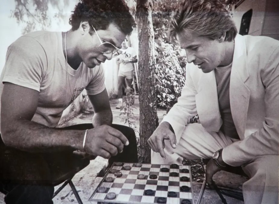 Happy Birthday to Mister Don Johnson (sur le tournage de la série emblématique des années 80, Miami Vice) 