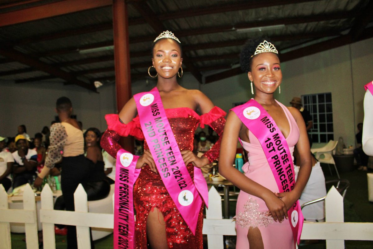 MissMoutse's tweet photo. Congratulations to our Miss Moutse Teen 2021/22 Winners 🥂💥

Front left: @te.telophokwane_ Miss Moutse Teen 2021 2nd Princess &amp; Miss Personality 2021 ❤
* @thusothemodel 1st Princess and our 2021 Queen @ Kgothatso Kekana
#Queendom #MissMoutse
#MissMoutseTeen2021 #Winners
#Teens https://t.co/yUgnDYtGoL