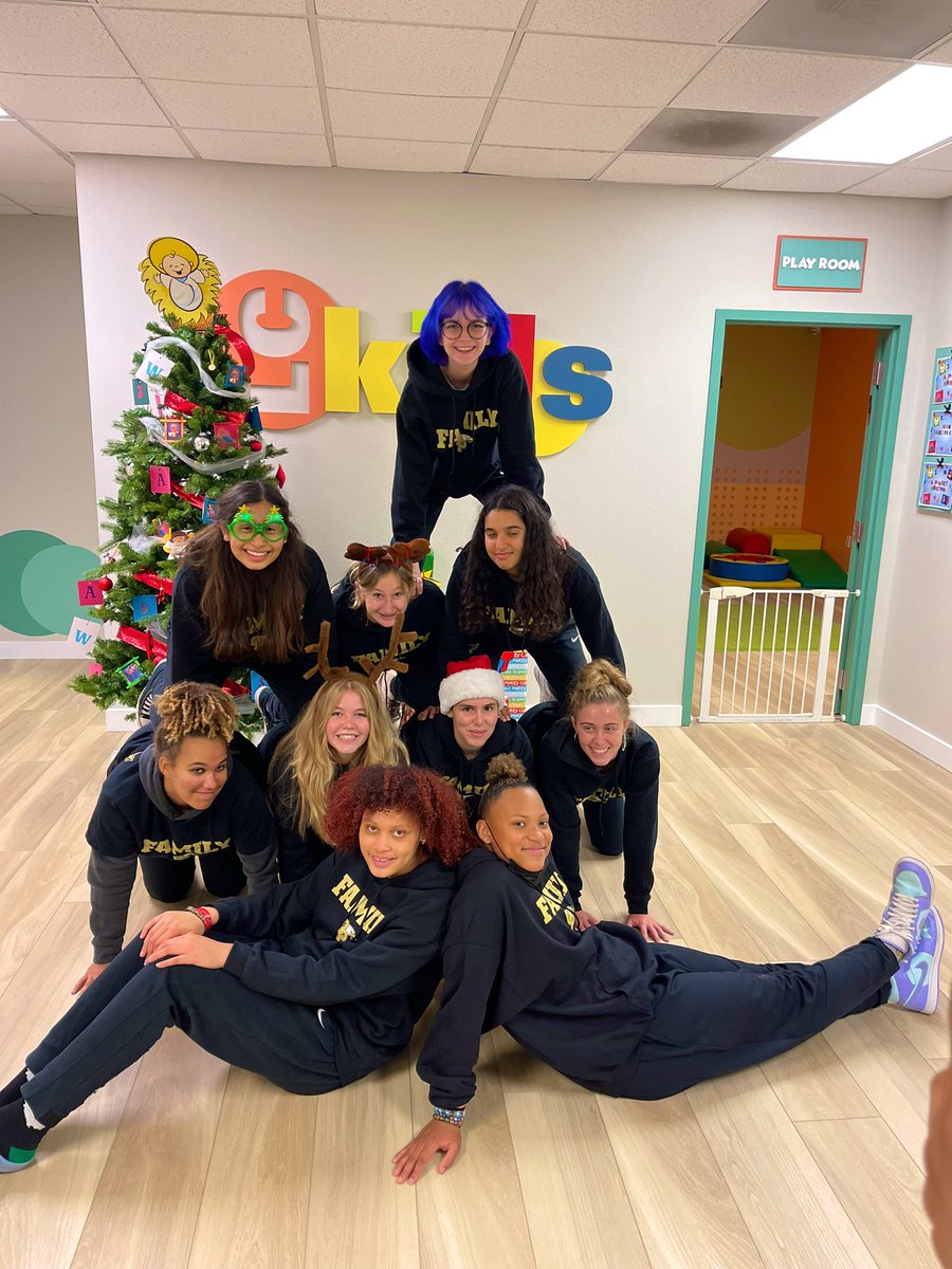 ophs_gbb's tweet photo. Holiday Spirit 🎄 https://t.co/FkhC6t7ox4