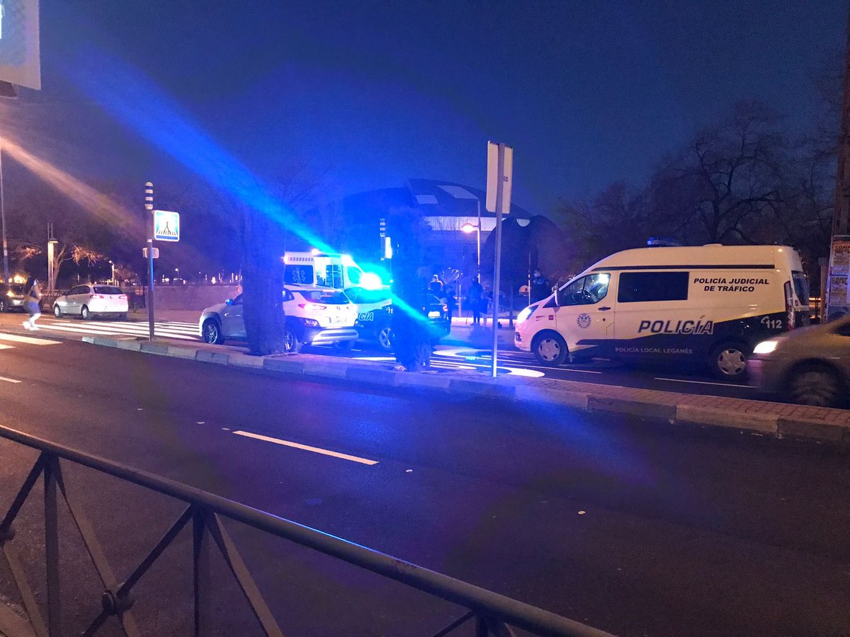 AVV_Vereda's tweet photo. @AytoLeganes @jmegea_Cs @SantiagLlorente 
Nuevo atropello en la Avd. del museo, frente al Cebadero. Van 2 en poco tiempo.

¿Cuándo se va a poner solución a la poca visibilidad de esos pasos? 

¡Actúen ya! #Leganés #IslaVeredaLeganés https://t.co/nakstBiKe1