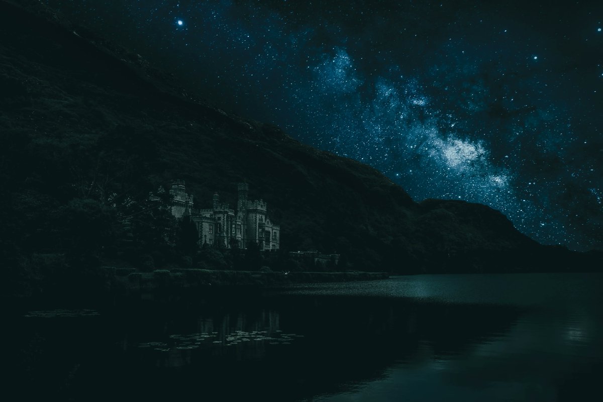 evoyagesgroup's tweet photo. By a cold and clear night in winter, the best thing to do in Ireland is stargazing. 
The land in which Kylemore sits on is more than just picturesque. Nestled in a mountain, surrounded by other mountains, Kylemore Abbey sits between one of Celtic mythology’s most famous giants. https://t.co/n2eXcnoioW