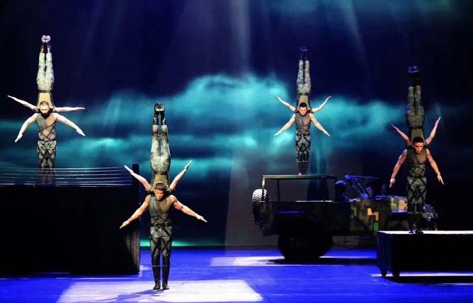fineartlight's tweet photo. Acrobatics + drama+ military theme + FINE ART light 
Lighting designer chose FINE ART to meet the requirements of CRI and CTO. FINE1400LH BSWF with CRI>95 played a significant role in color rendition.

Fixture list:
FINE 1400LH #BSWF
FINE 4019 #PIXIE
FINE 550 #BSW
FINE 1512C AL https://t.co/94i5jGN0ct