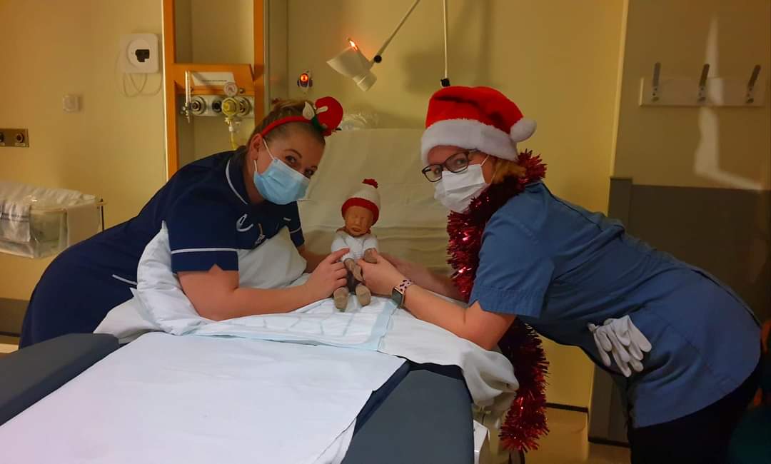 #MaternityAdvent Day 15
Standing

Standing is the ultimate upright birth postion making the most of gravity &amp; taking pressure of the back &amp; sacrum. Standing encourages mobility &amp; may actually incorporate several different positions whilst allowing the woman to rock &amp; sway