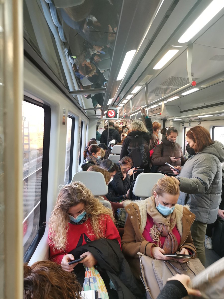 peplercha's tweet photo. @CercaniasVLC S'ha eliminat el civis de la línia C2 amb arribada a les 8.50, amb el següent tren les condicions són aquestes... https://t.co/EW0pX96tHV
