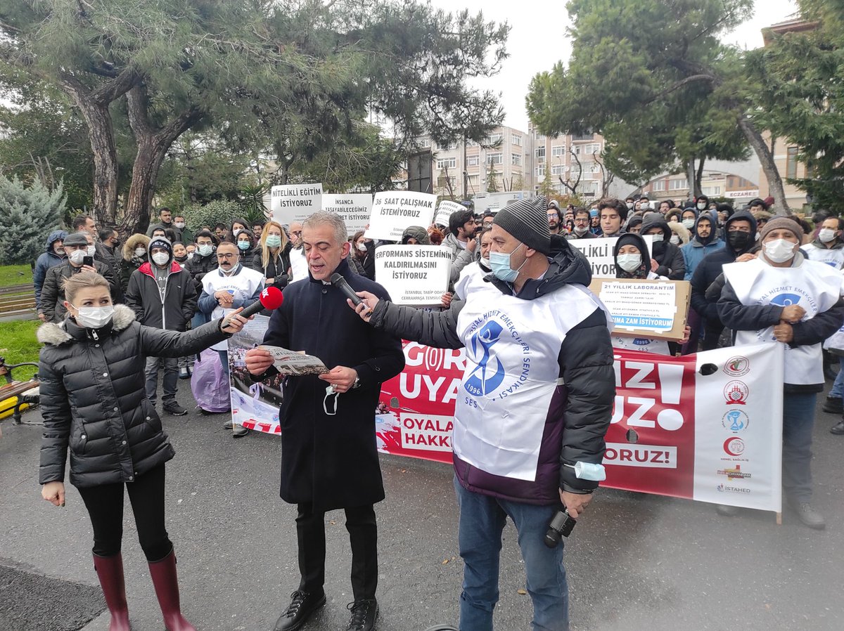 devogretmen's tweet photo. Cerrahpaşa Tıp Fakültesinde yürüyüşlerini bitiren hekimler, sağlık emekçileri yaptıkları açıklamaların ardından İstanbul'daki diğer sağlık emekçileri ile buluşmak üzere Çapa Tıp Fakültesi'ne geçiyor...
@sesgenelmerkezi https://t.co/A7k4HlWd4u