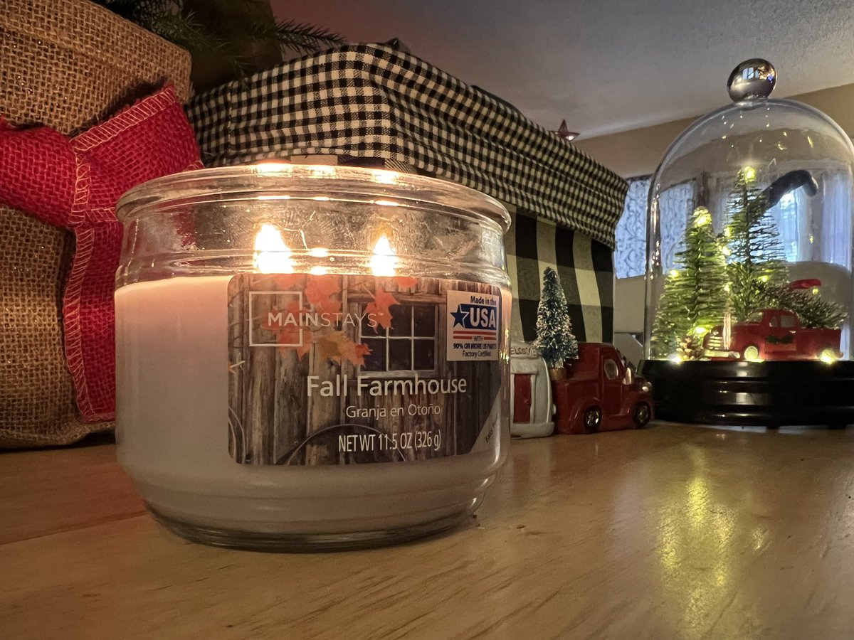 🎄 Let’s keep the scent of Christmas fresh in this house with @Walmart  #fallfarmhouse 🍁