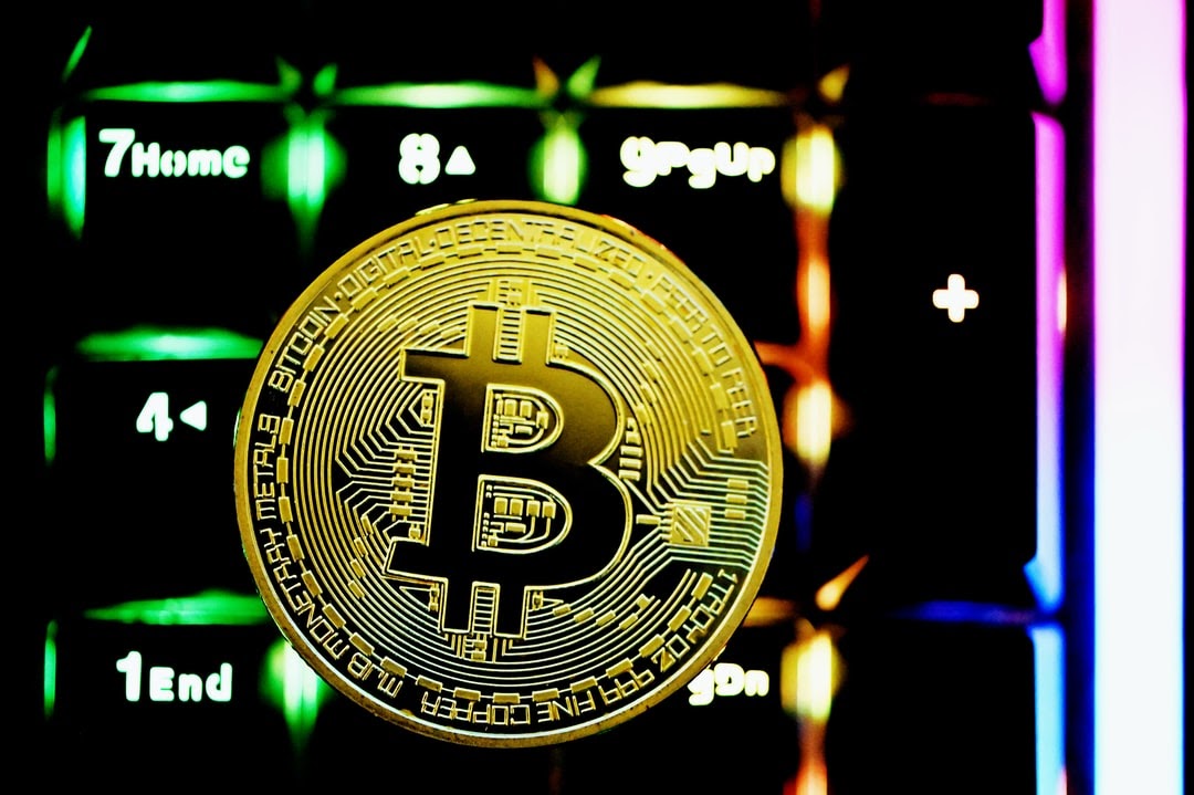 fx_bullion's tweet photo. The decision of the government to introduce a bill that seeks to prohibit all private cryptocurrencies in India was not entirely unexpected. 
The rules can, therefore, range from a ban to controlled interaction with the formal #financialsystem.
More detail https://t.co/r7fReRNBtn https://t.co/TrPhQG4UVh